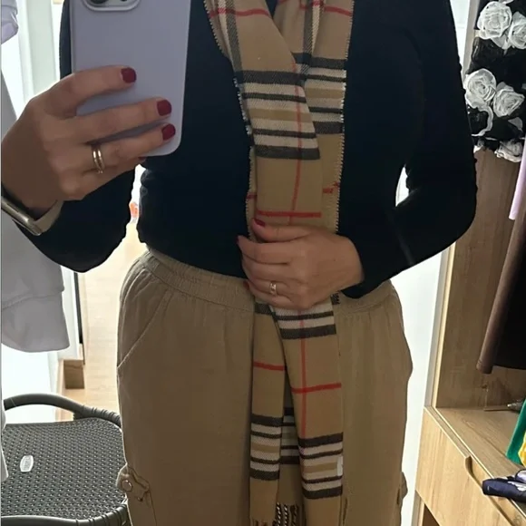 Burberry *like Plaid Fringe Scarf - very soft - cashmere like. - Picture 5 of 5